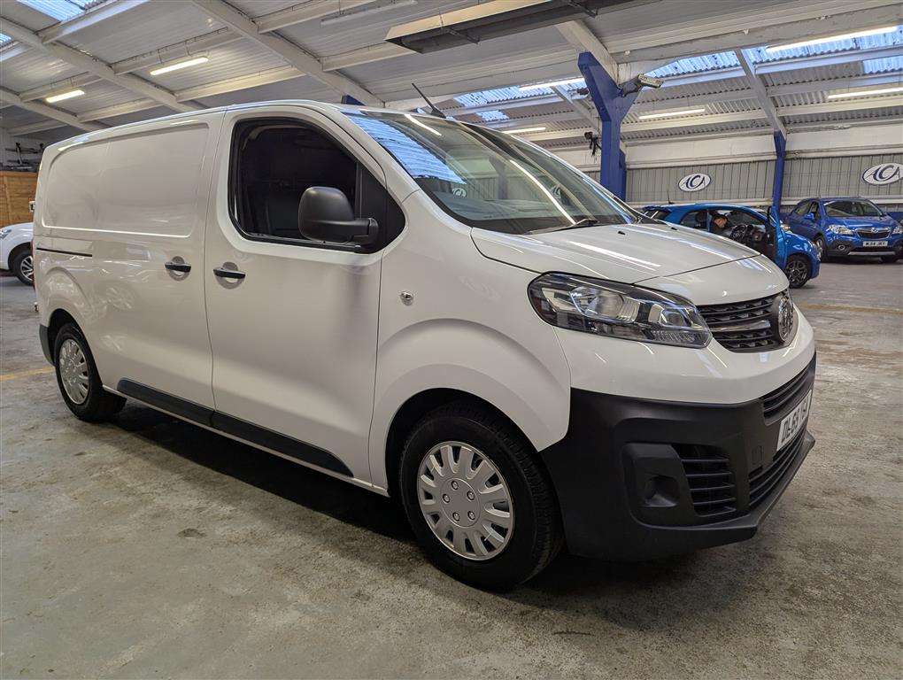 <p>2020 VAUXHALL VIVARO 2700 EDITION S/S</p>