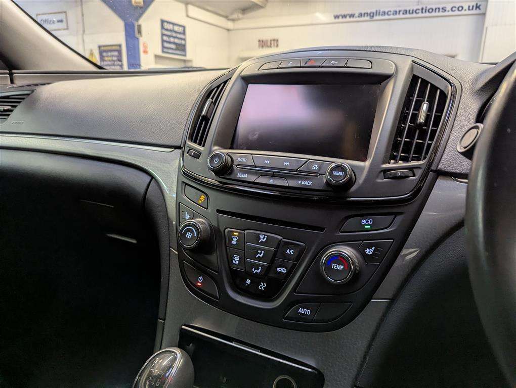 <p>2013 VAUXHALL INSIGNIA DSIGN NAV CDTI E</p>