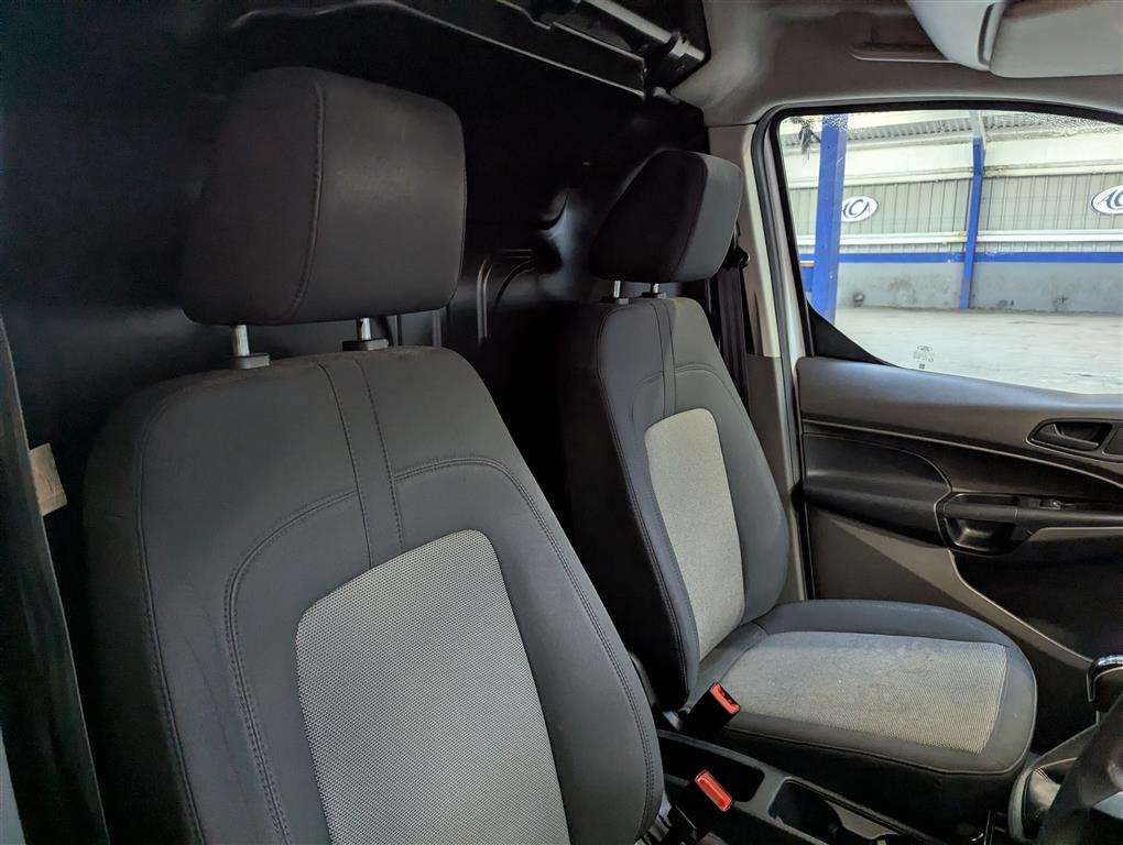 <p>2020 FORD TRANSIT CONNECT 200 BASE</p>