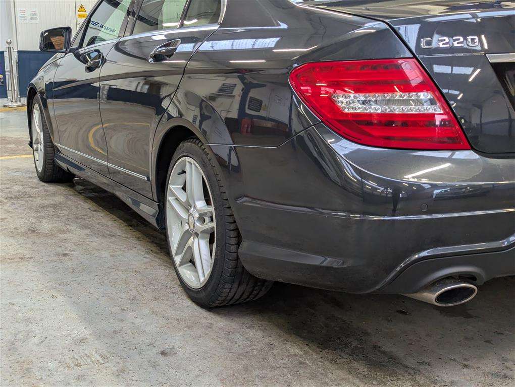 <p>2014 MERCEDES-BENZ C220 AMG SPORT CDI BLUEEF</p>