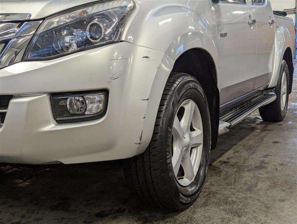 <p>2015 ISUZU D-MAX YUKON TWIN TURBO D/</p>