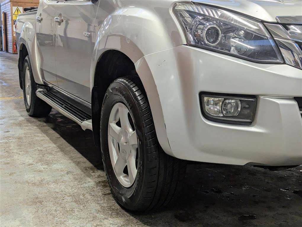 <p>2015 ISUZU D-MAX YUKON TWIN TURBO D/</p>