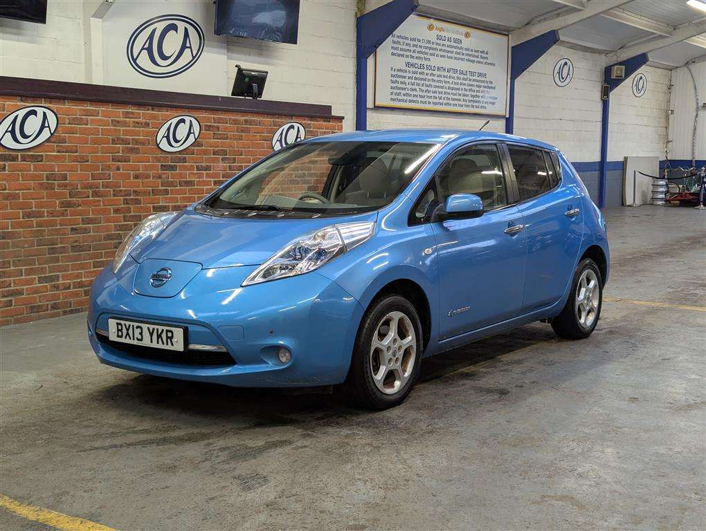 <p>2013 NISSAN LEAF</p>