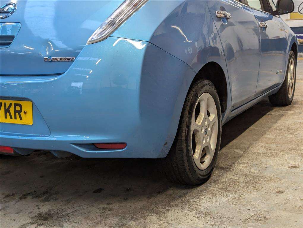 <p>2013 NISSAN LEAF</p>