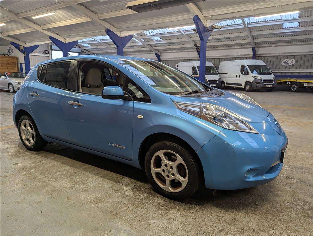 <p>2013 NISSAN LEAF</p>