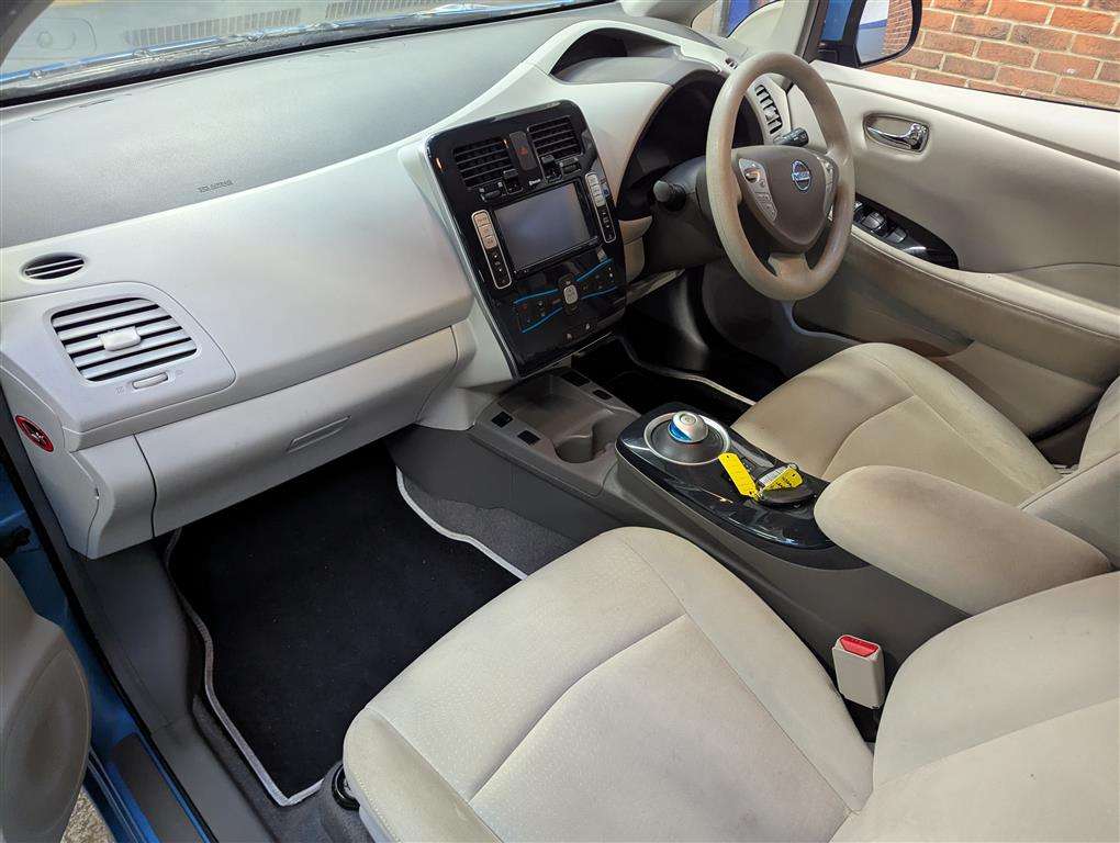 <p>2013 NISSAN LEAF</p>