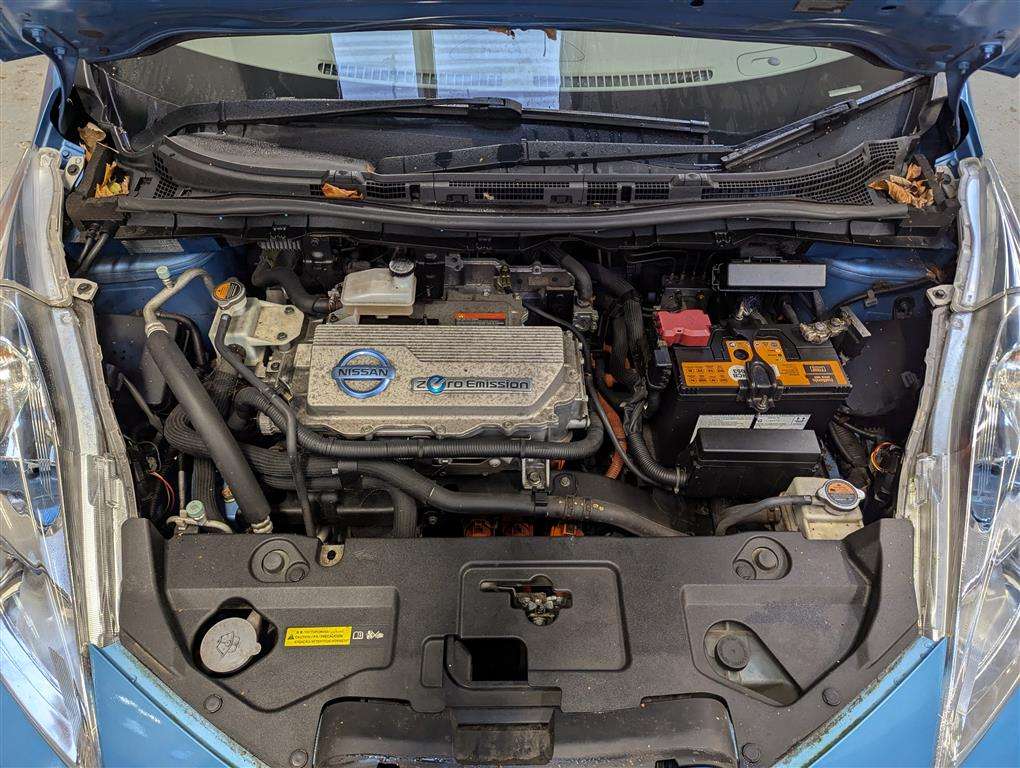 <p>2013 NISSAN LEAF</p>