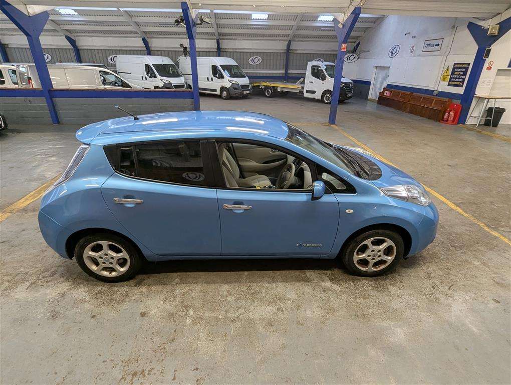 <p>2013 NISSAN LEAF</p>