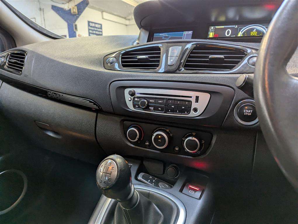 <p>2012 RENAULT SCENIC DYNAMIQUE TOMTOM D</p>