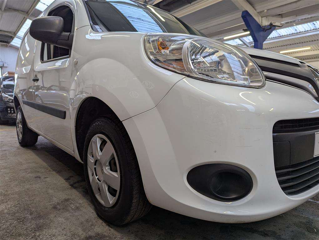 <p>2017 RENAULT KANGOO ML19 B-SNESS+ ENER</p>