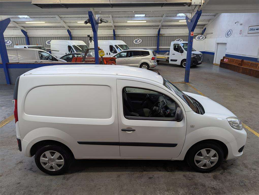 <p>2017 RENAULT KANGOO ML19 B-SNESS+ ENER</p>