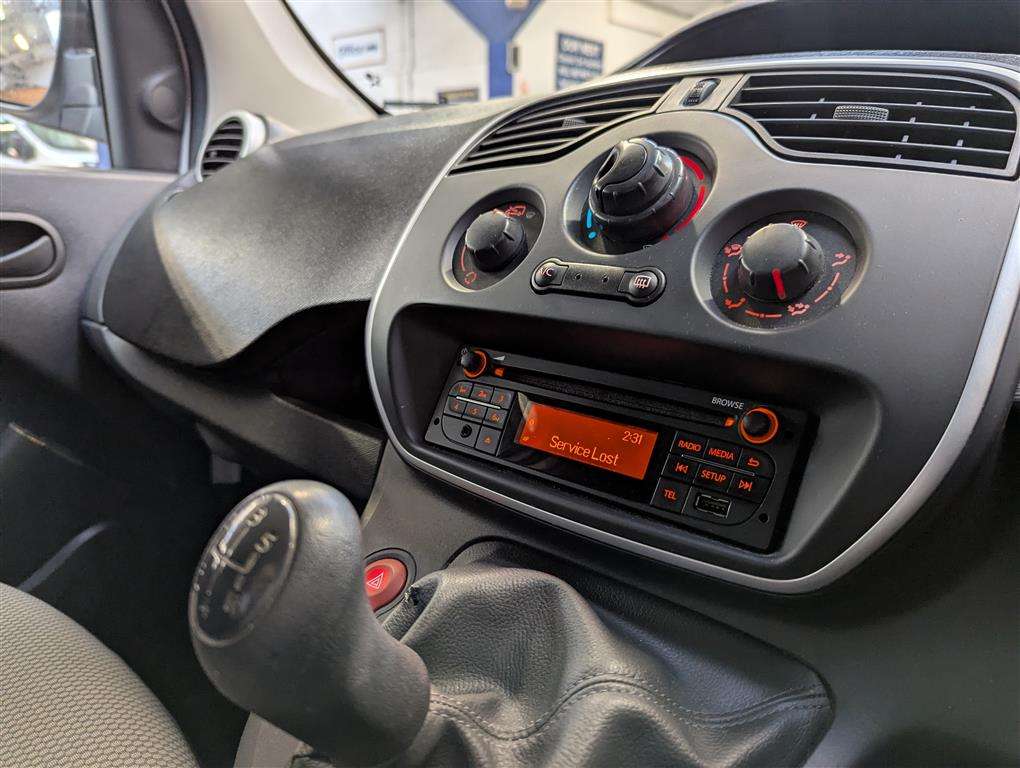 <p>2017 RENAULT KANGOO ML19 B-SNESS+ ENER</p>