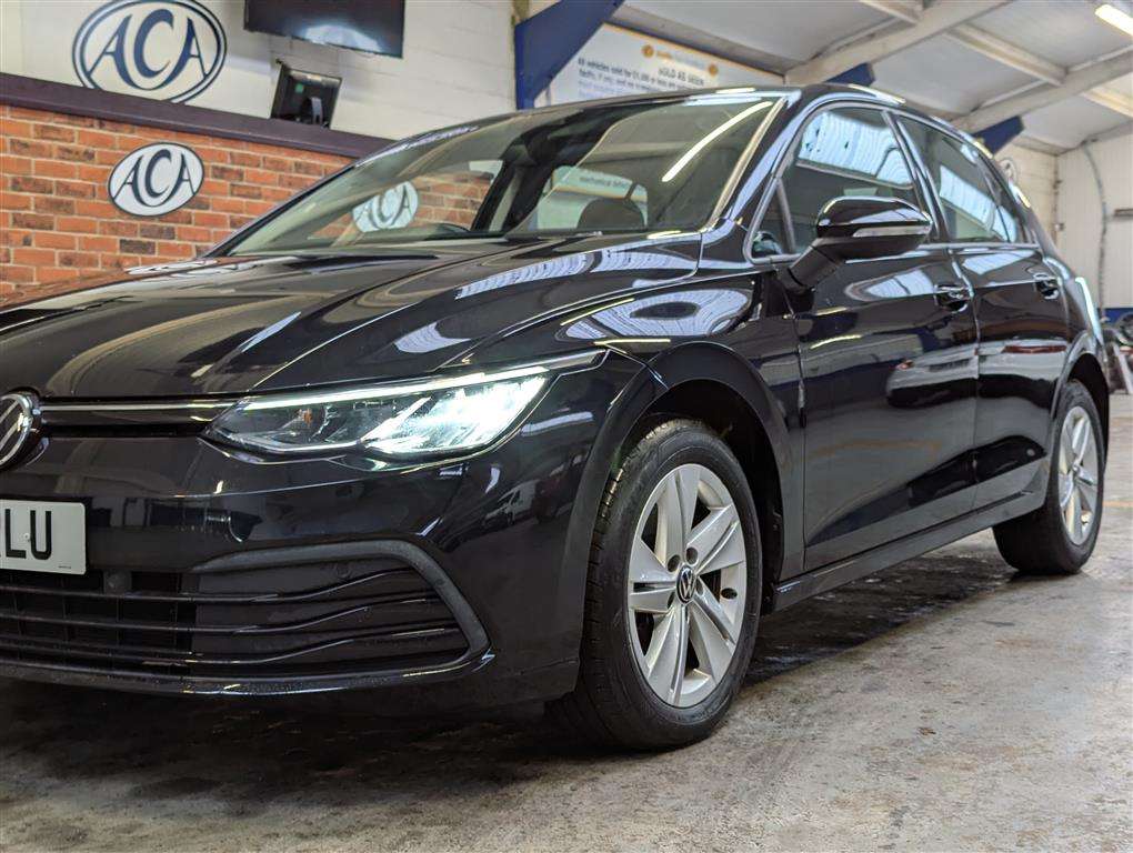 <p>2021 VOLKSWAGEN GOLF LIFE TSI</p>