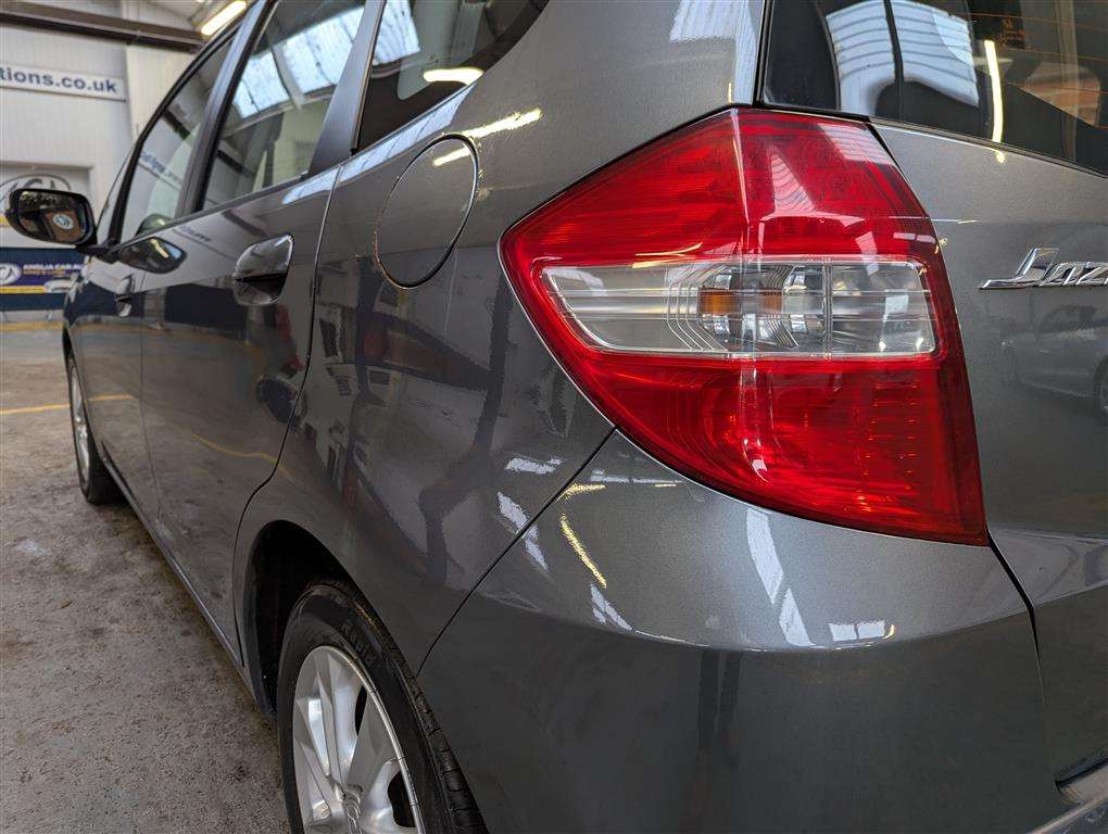 <p>2012 HONDA JAZZ I-VTEC ES</p>