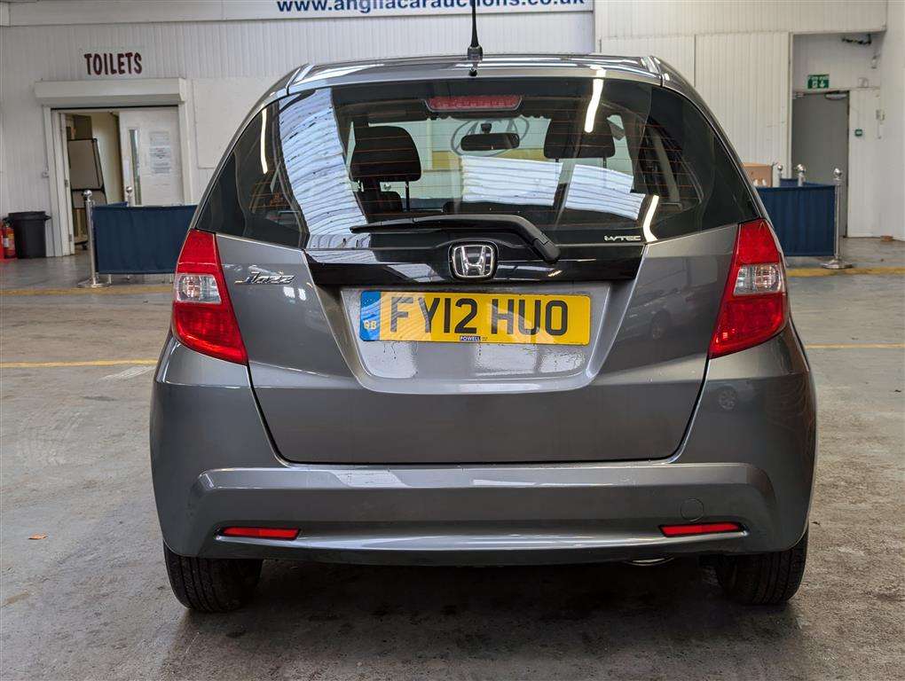 <p>2012 HONDA JAZZ I-VTEC ES</p>