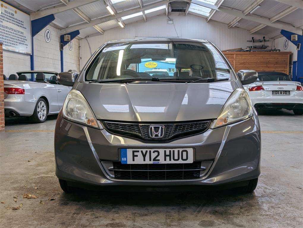 <p>2012 HONDA JAZZ I-VTEC ES</p>