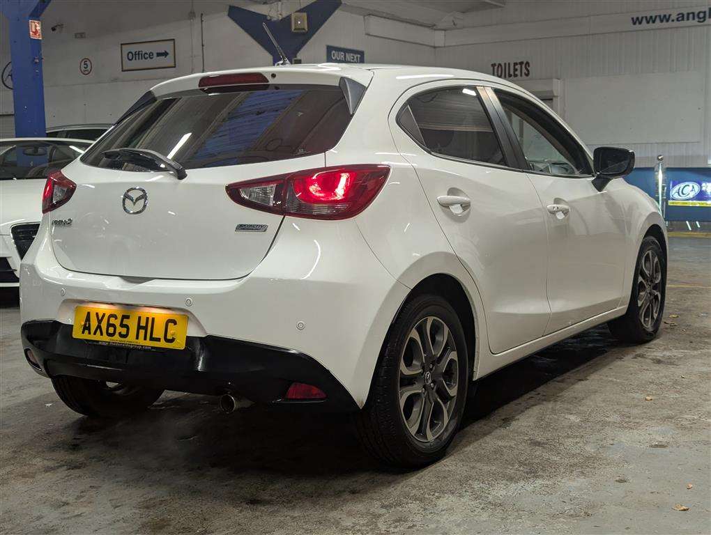 <p>2016 MAZDA 2 SPORT NAV</p>