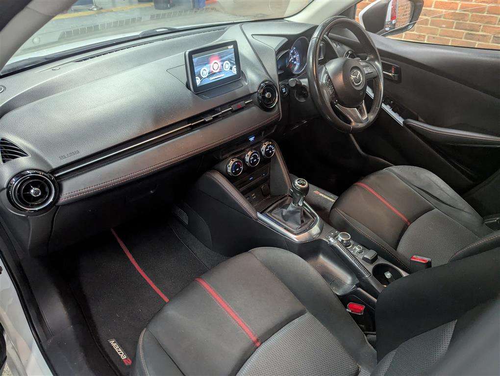 <p>2016 MAZDA 2 SPORT NAV</p>