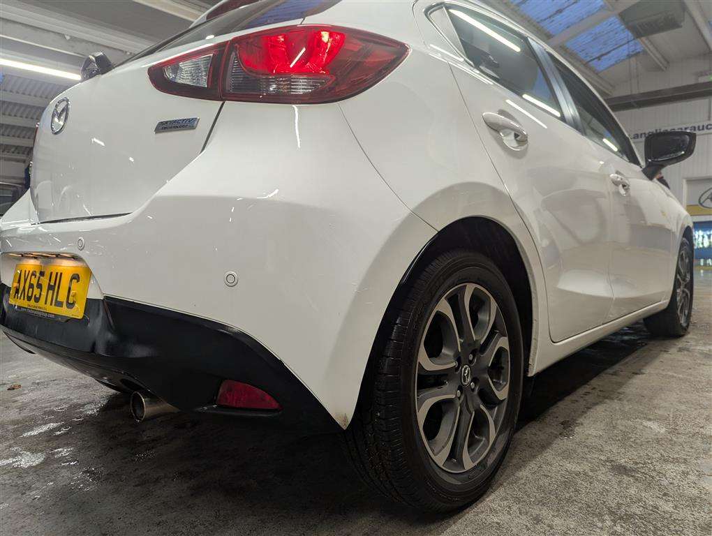 <p>2016 MAZDA 2 SPORT NAV</p>