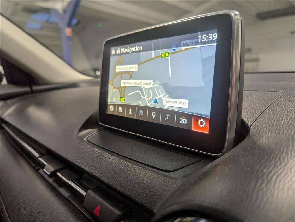 <p>2016 MAZDA 2 SPORT NAV</p>