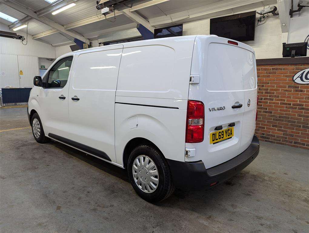 <p>2020 VAUXHALL VIVARO 2700 EDITION S/S</p>