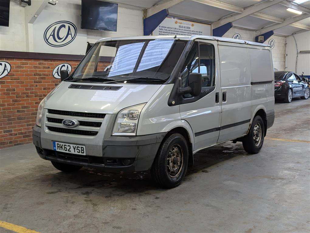 <p>2012 FORD TRANSIT 125 T330 FWD</p>