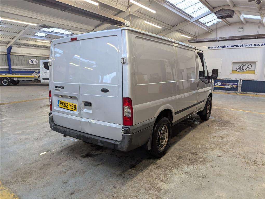 <p>2012 FORD TRANSIT 125 T330 FWD</p>