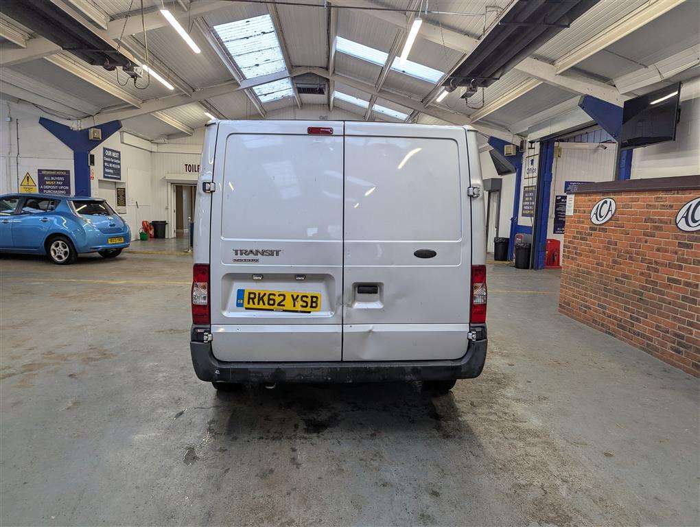 <p>2012 FORD TRANSIT 125 T330 FWD</p>