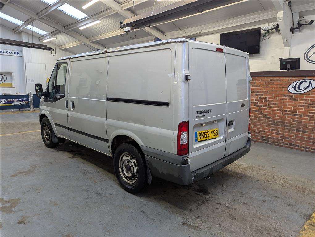 <p>2012 FORD TRANSIT 125 T330 FWD</p>