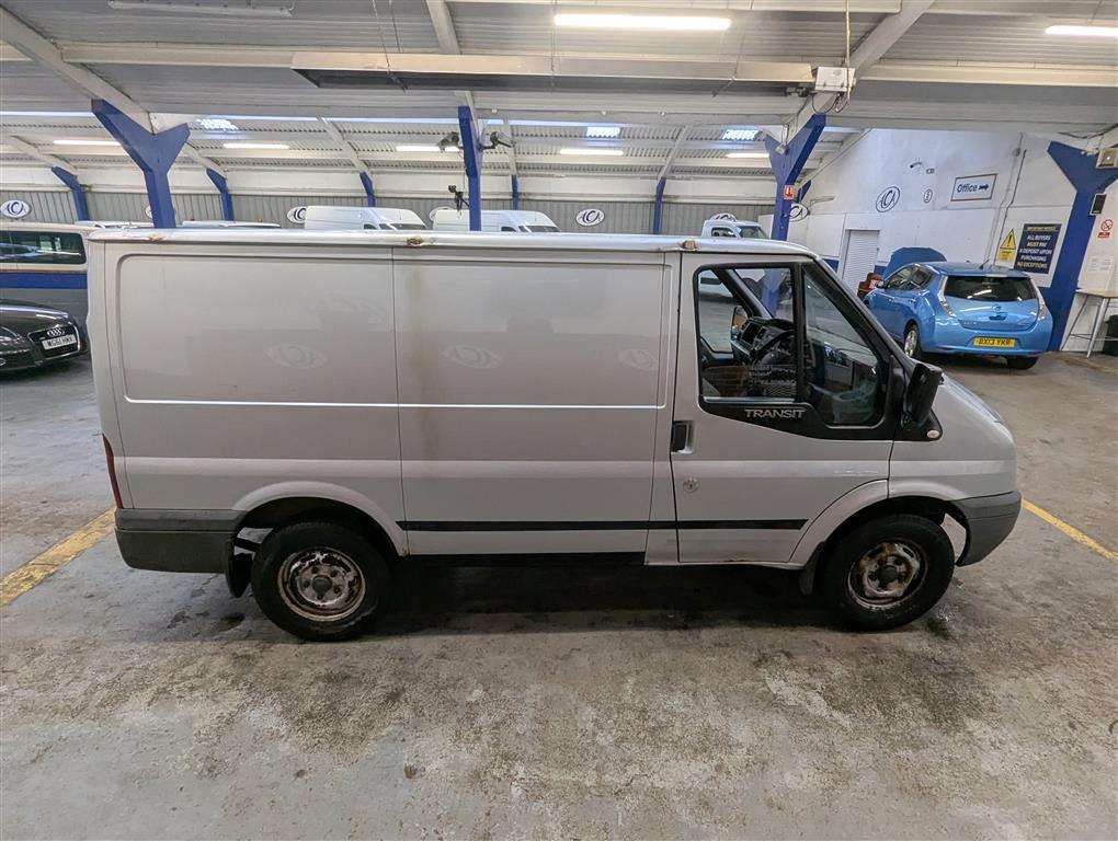 <p>2012 FORD TRANSIT 125 T330 FWD</p>