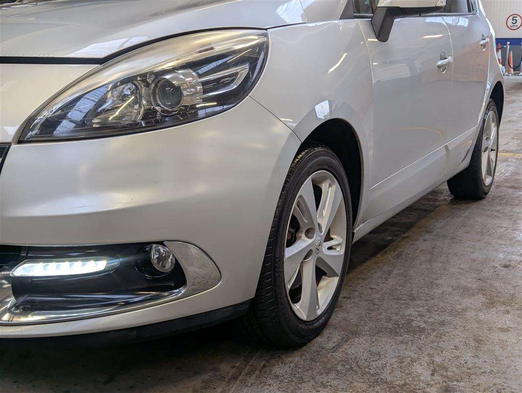 <p>2012 RENAULT SCENIC DYNAMIQUE TOMTOM D</p>