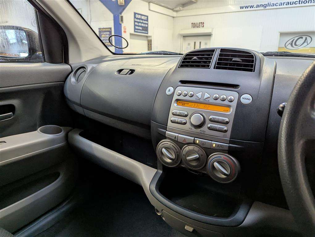 <p>2007 DAIHATSU SIRION S</p>