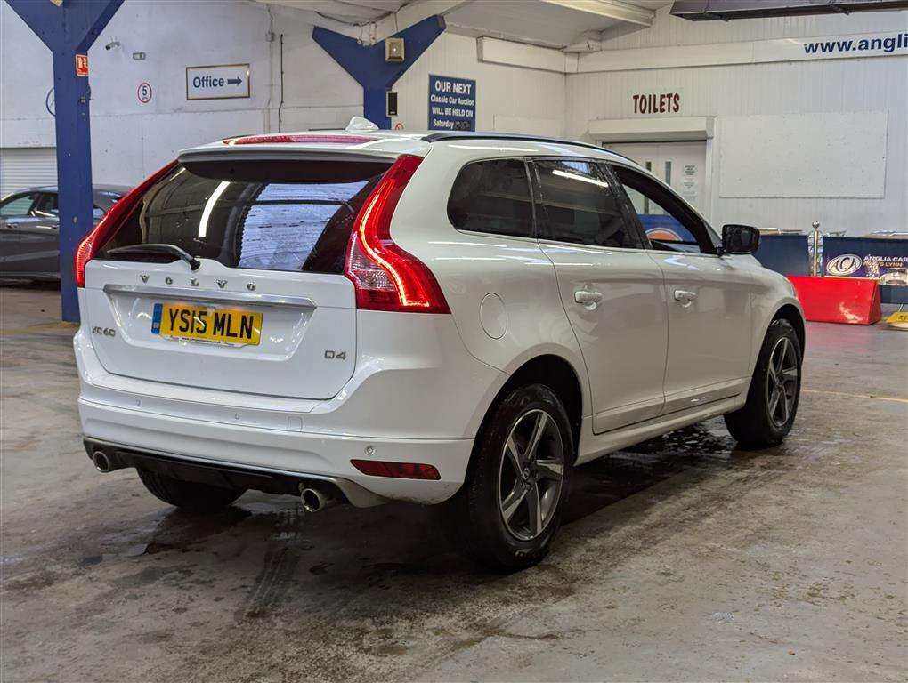 <p>2015 VOLVO XC60 R-DESIGN D4</p>