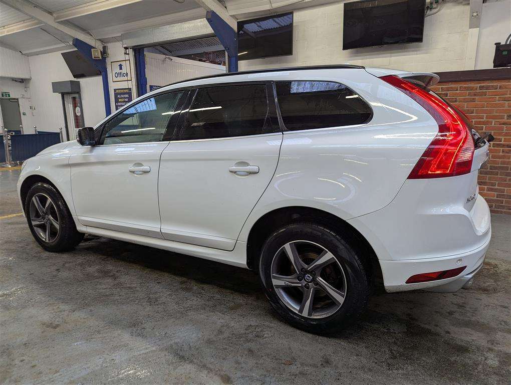 <p>2015 VOLVO XC60 R-DESIGN D4</p>