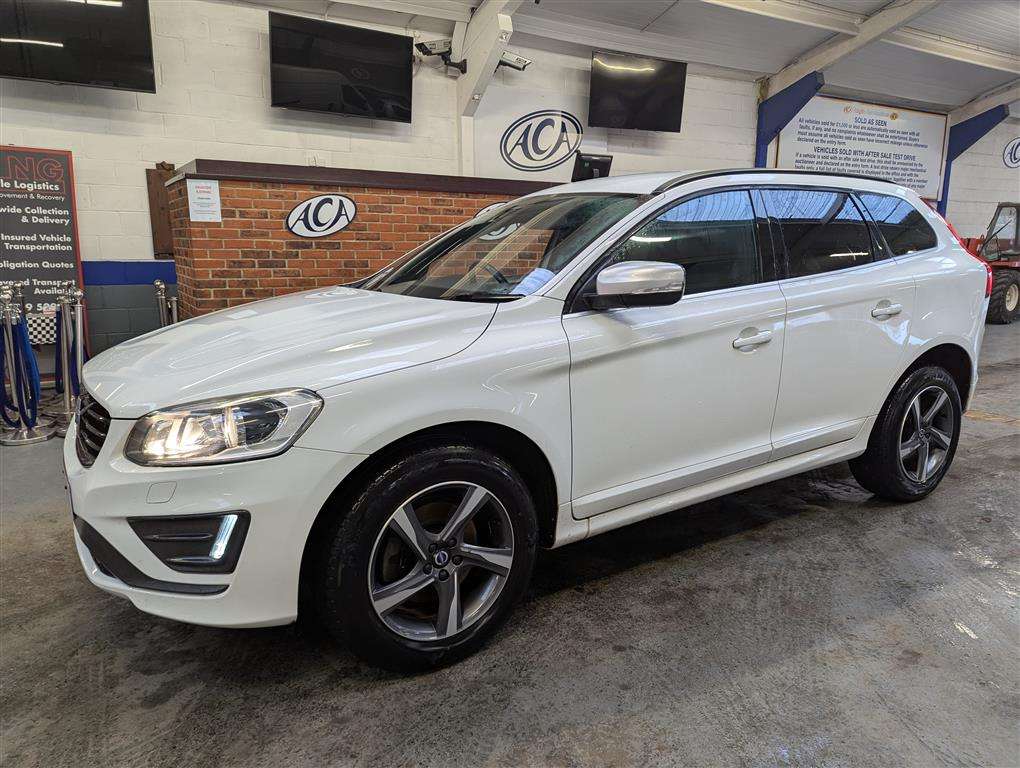 <p>2015 VOLVO XC60 R-DESIGN D4</p>