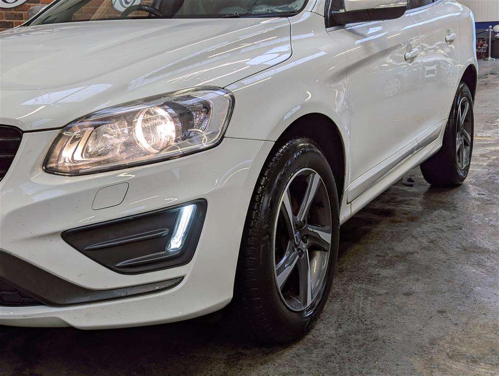 <p>2015 VOLVO XC60 R-DESIGN D4</p>