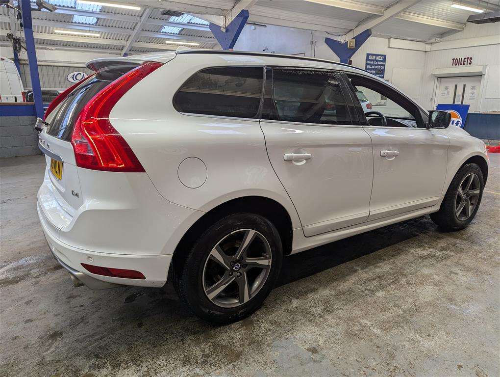 <p>2015 VOLVO XC60 R-DESIGN D4</p>