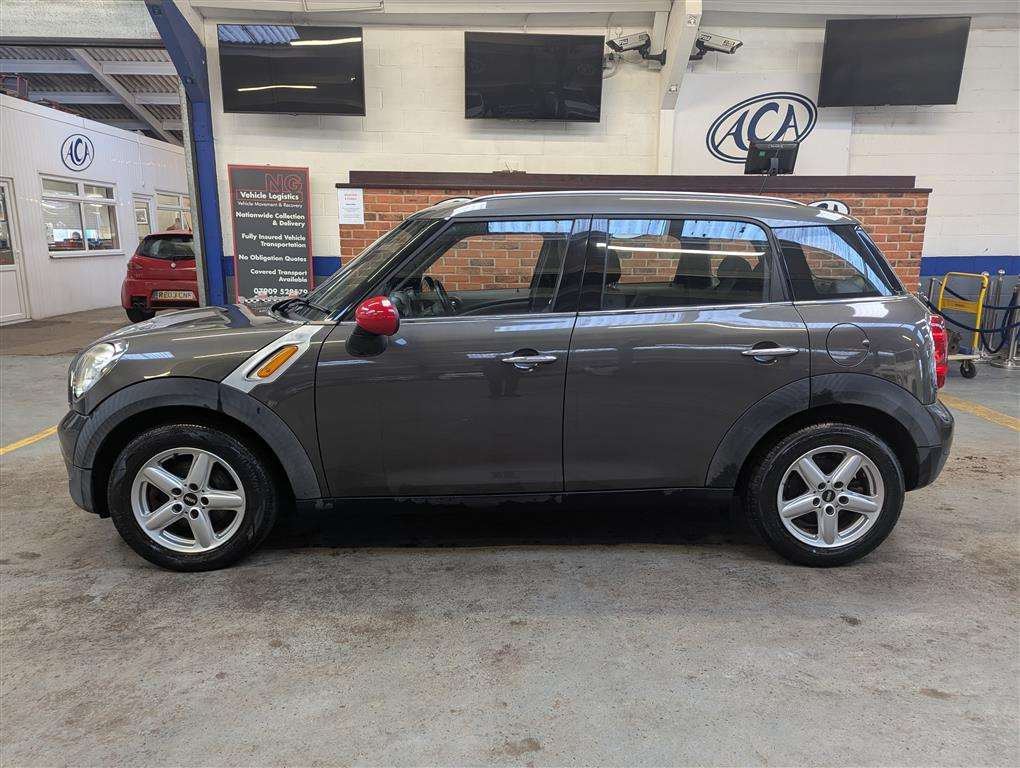 <p>2010 MINI COUNTRYMAN COOPER</p>