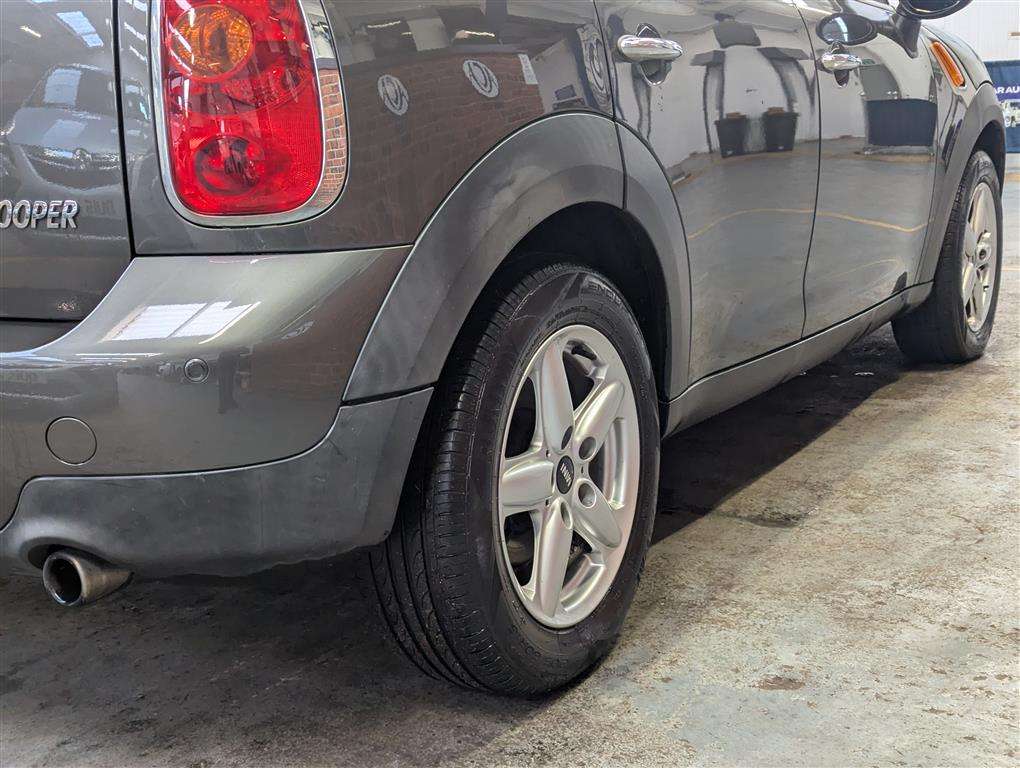 <p>2010 MINI COUNTRYMAN COOPER</p>