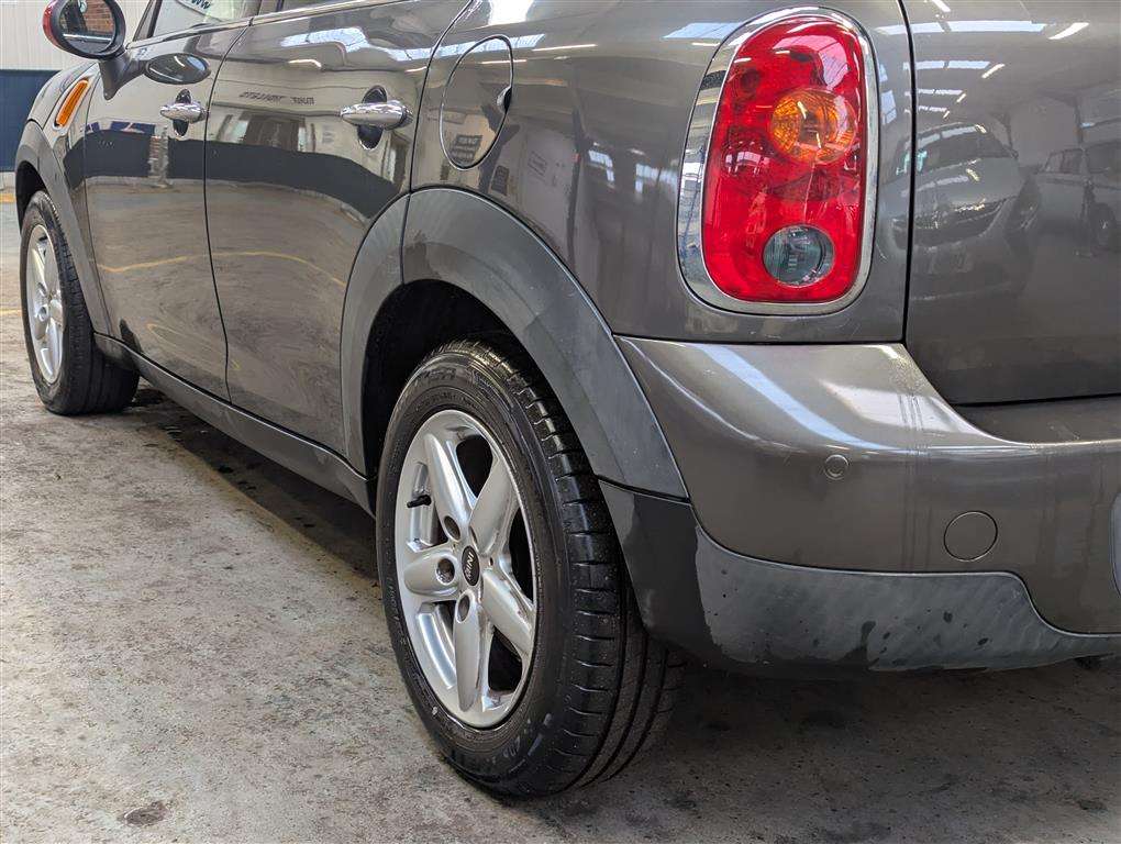 <p>2010 MINI COUNTRYMAN COOPER</p>