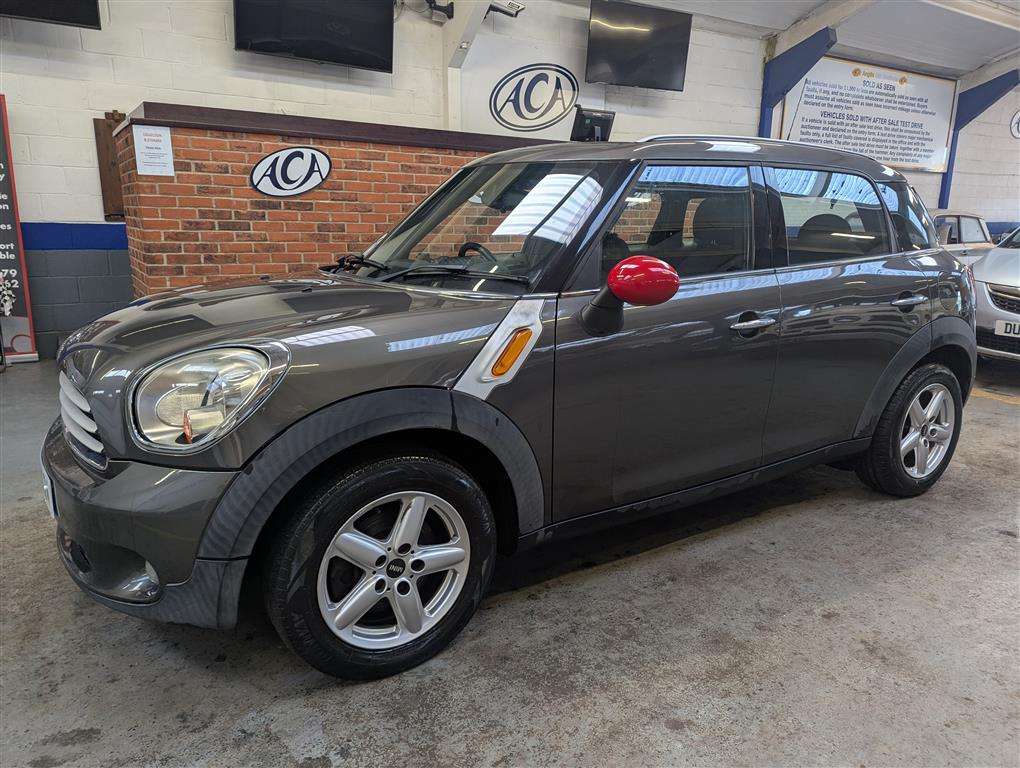 <p>2010 MINI COUNTRYMAN COOPER</p>