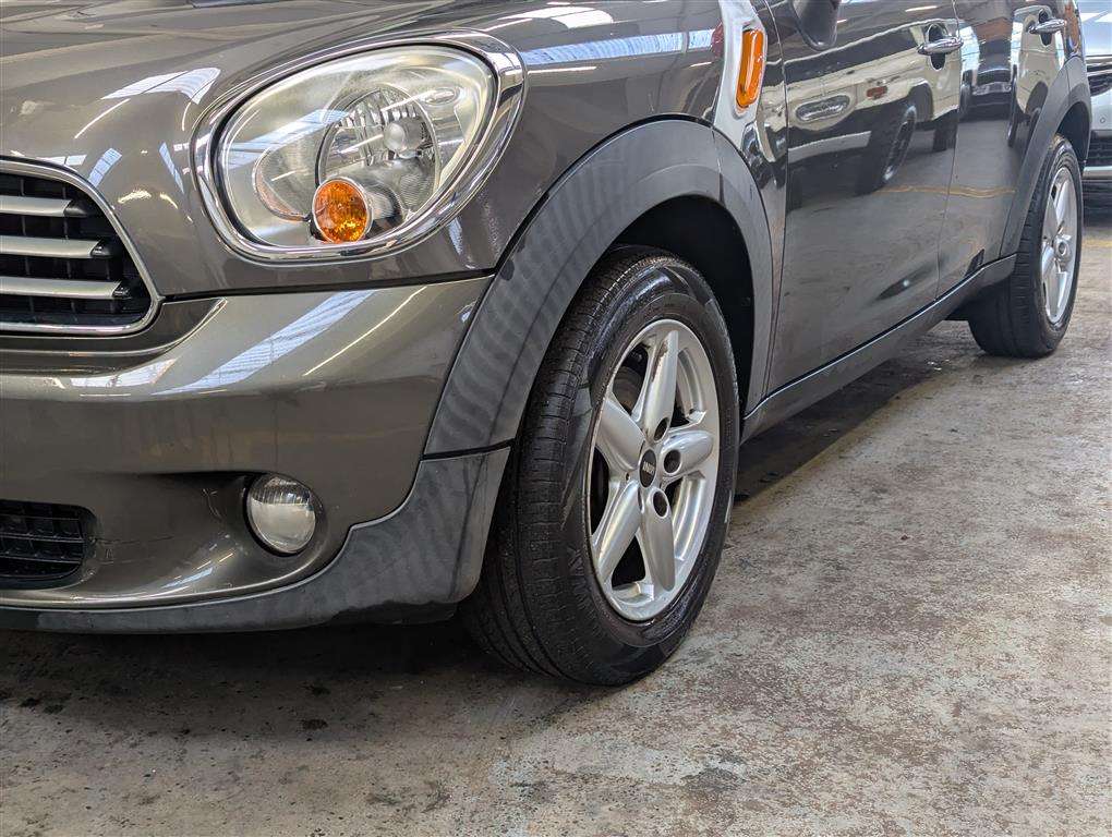 <p>2010 MINI COUNTRYMAN COOPER</p>