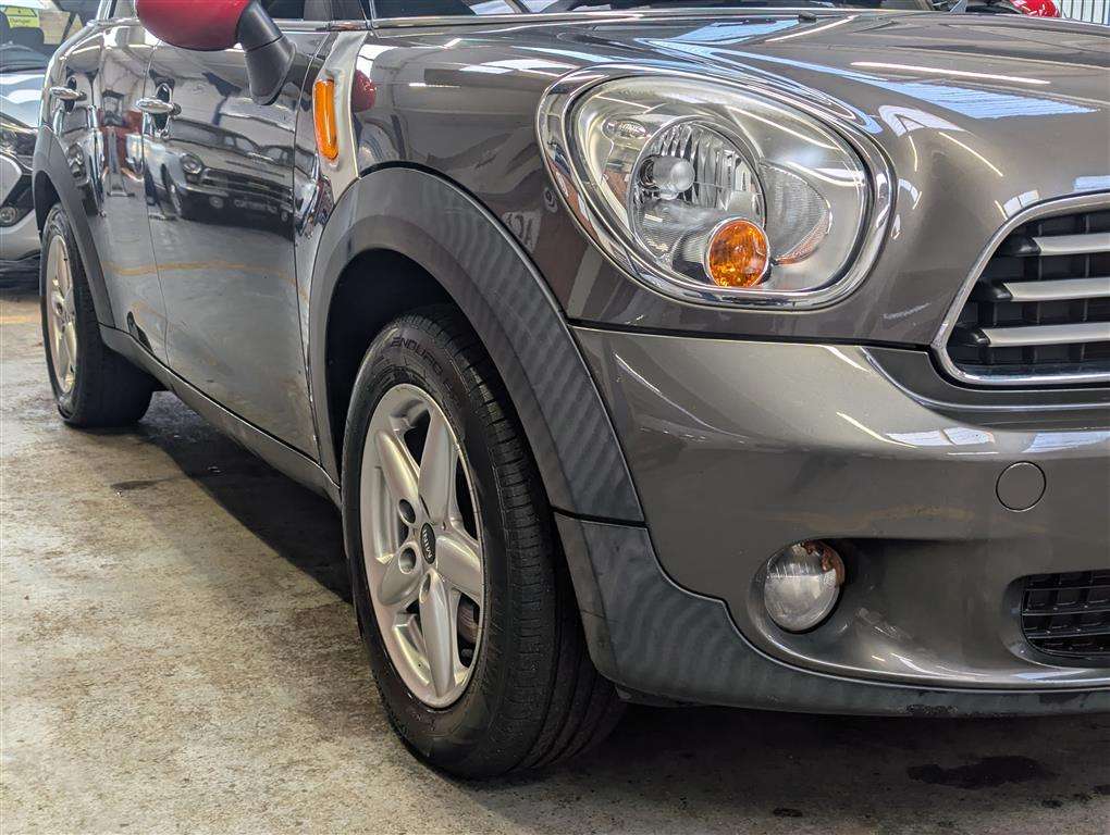 <p>2010 MINI COUNTRYMAN COOPER</p>