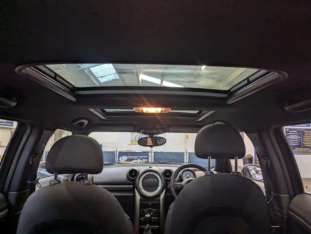 <p>2010 MINI COUNTRYMAN COOPER</p>