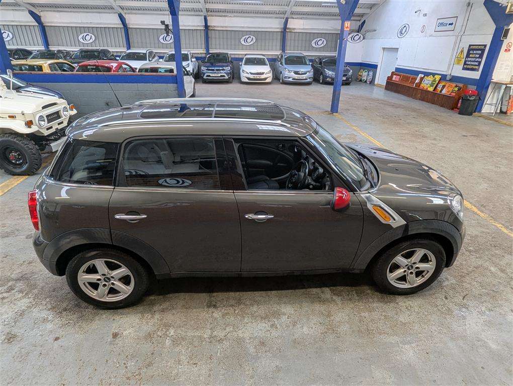 <p>2010 MINI COUNTRYMAN COOPER</p>