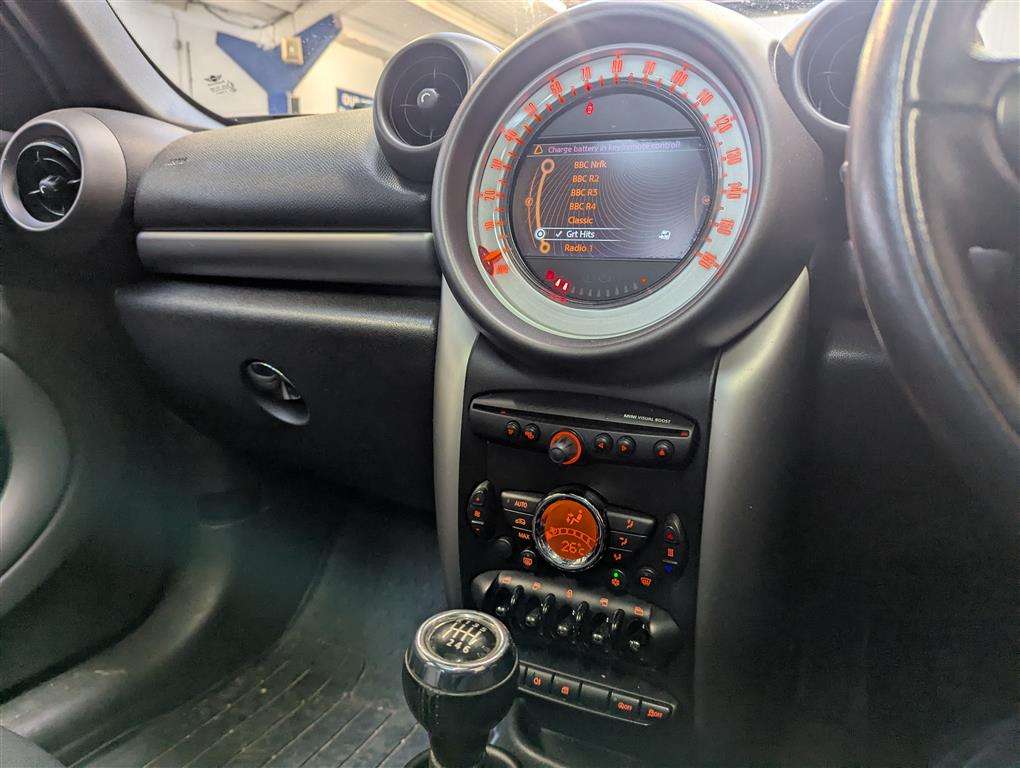 <p>2010 MINI COUNTRYMAN COOPER</p>