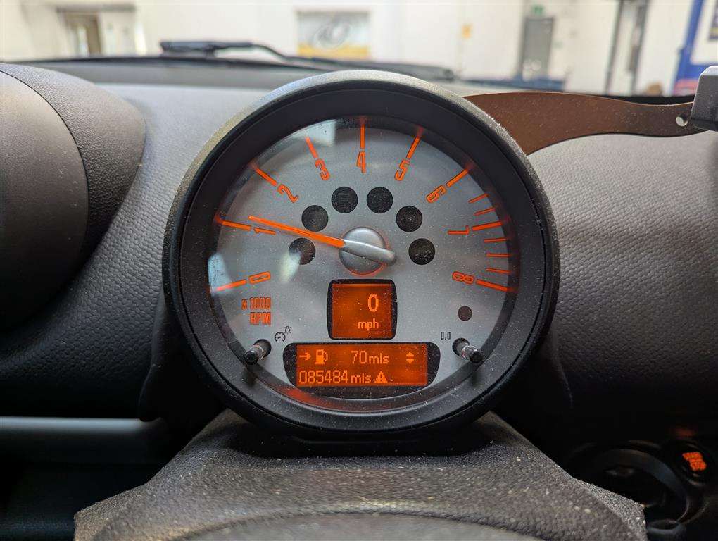 <p>2010 MINI COUNTRYMAN COOPER</p>