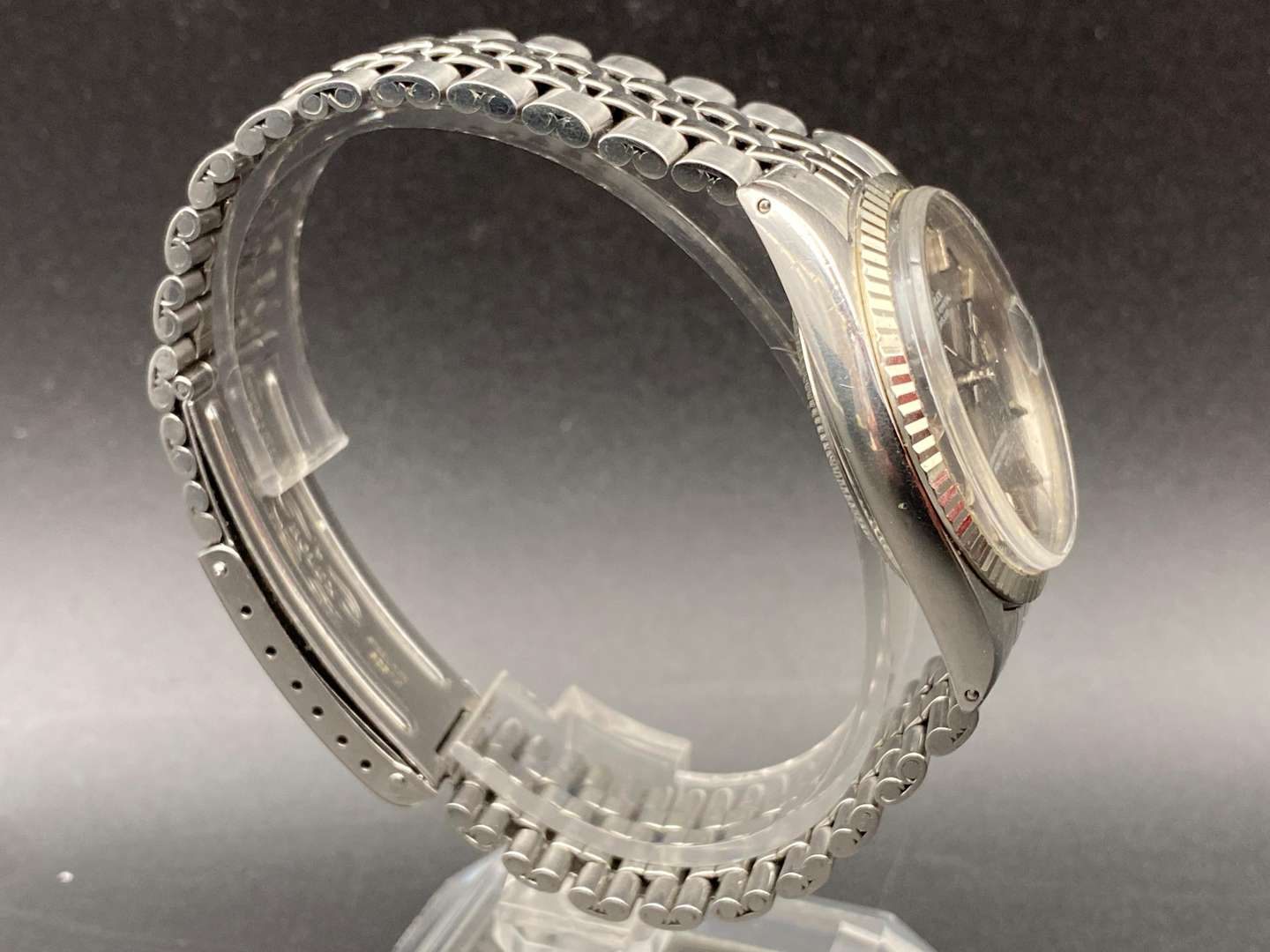 <p>ROLEX, &nbsp;DATEJUST, STAINLESS STEEL WRISTWATCH, REF 1601, SERIAL No 2344298</p>