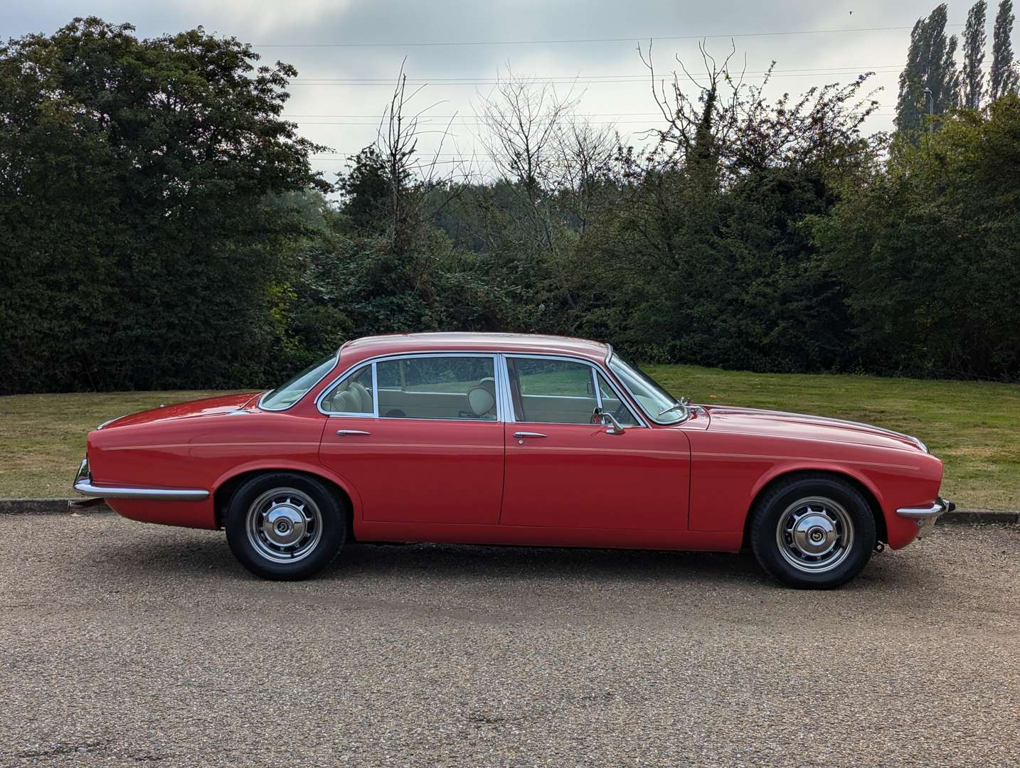 <p>1974 DAIMLER DOUBLE SIX AUTO</p>