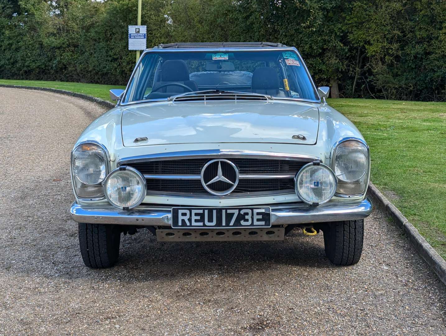 <p>1967 MERCEDES 250 SL PAGODA</p>